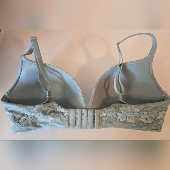 Victoria's Secret Bra - Picture 3 of 4